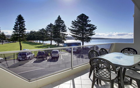 Tasman Beachside Apartment - Foster Accommodation 0