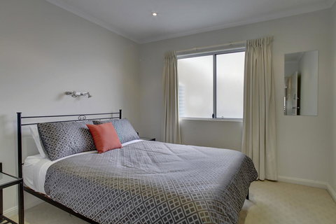 Tasman Beachside Apartment - Foster Accommodation 8