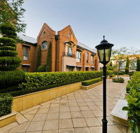 Majestic Old Lion Apartments - Foster Accommodation