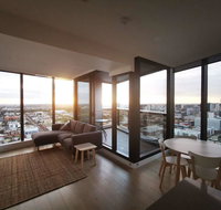 Modern CBD Apartment with Panoramic View - Foster Accommodation