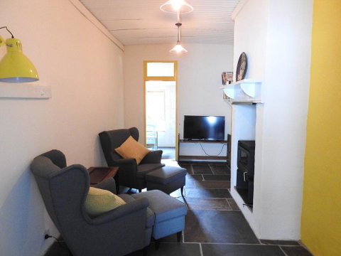 Cooks Cottage - Foster Accommodation 1
