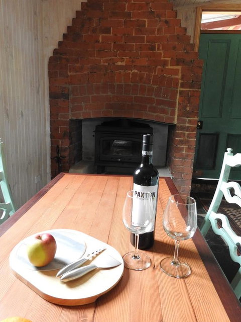 Cooks Cottage - Foster Accommodation 2