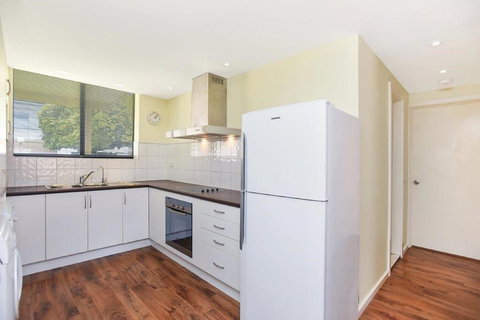 The Dolphins Beachfront Apartments - Foster Accommodation 16