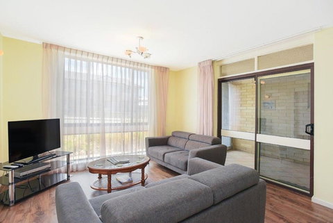 The Dolphins Beachfront Apartments - Foster Accommodation 5