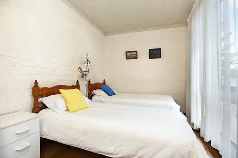 The Dolphins Beachfront Apartments - Foster Accommodation 8