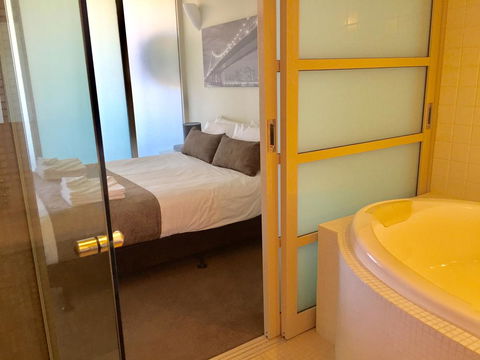 Adelaide DressCircle Apartments - North Terrace - Foster Accommodation 17