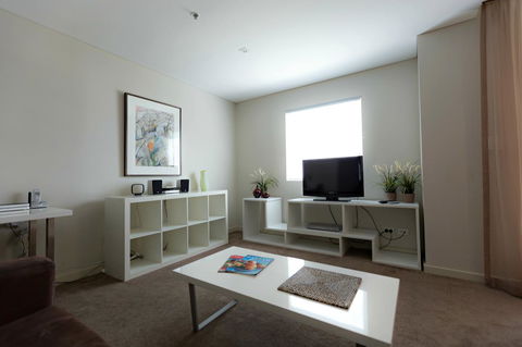 Adelaide DressCircle Apartments - North Terrace - Foster Accommodation 13