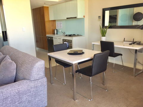 Adelaide DressCircle Apartments - North Terrace - Foster Accommodation 15