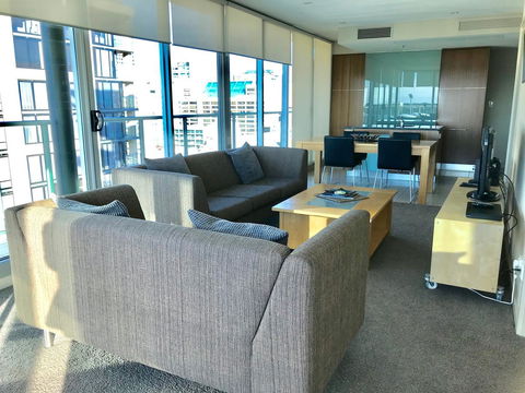 Adelaide DressCircle Apartments - North Terrace - Foster Accommodation 7
