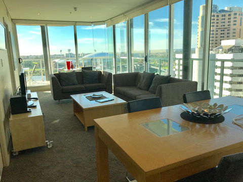 Adelaide DressCircle Apartments - North Terrace - Foster Accommodation 9