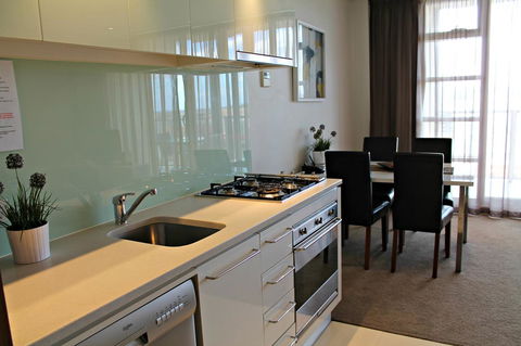 Adelaide DressCircle Apartments - North Terrace - Foster Accommodation 28