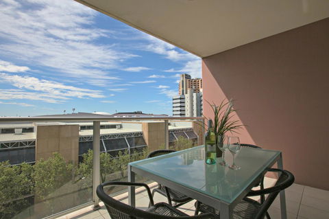 Adelaide DressCircle Apartments - North Terrace - Foster Accommodation 1