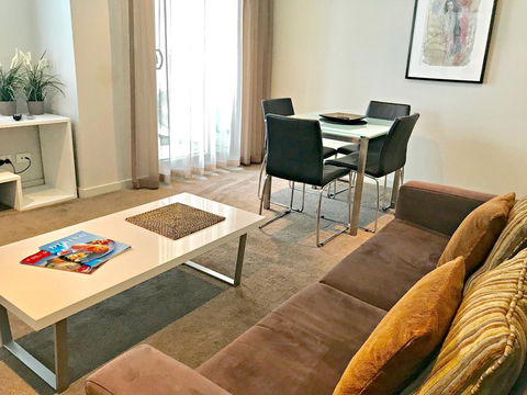 Adelaide DressCircle Apartments - North Terrace - Foster Accommodation 19