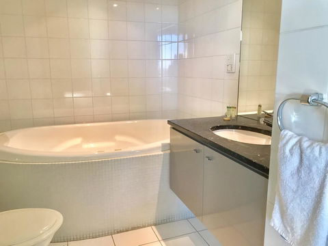 Adelaide DressCircle Apartments - North Terrace - Foster Accommodation 6