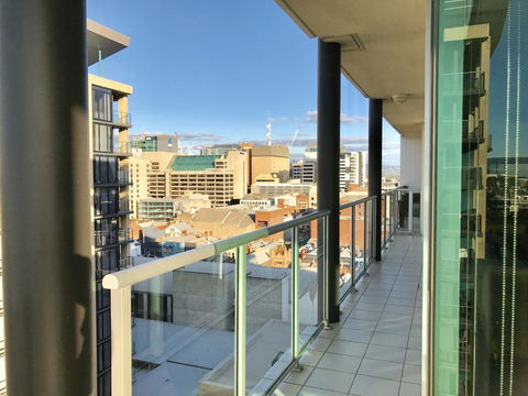 Adelaide DressCircle Apartments - North Terrace - Foster Accommodation 8