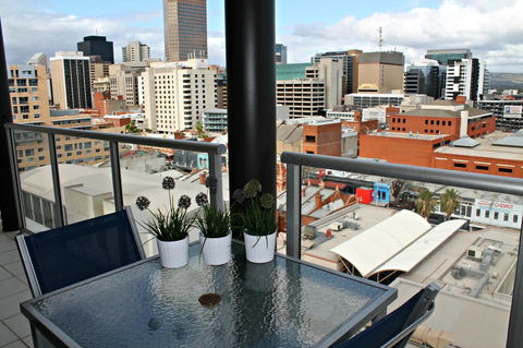 Adelaide DressCircle Apartments - North Terrace - Foster Accommodation 25