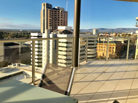 Adelaide DressCircle Apartments - North Terrace - Foster Accommodation 4