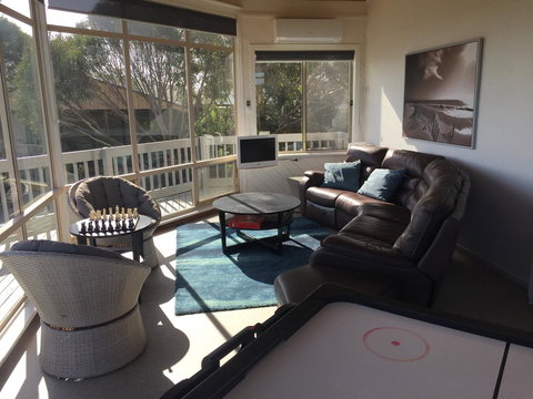 White Sands Holiday Retreat - Foster Accommodation 19