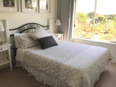 White Sands Holiday Retreat - Foster Accommodation 24