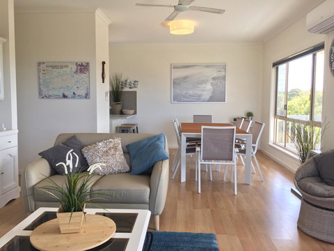 White Sands Holiday Retreat - Foster Accommodation 5