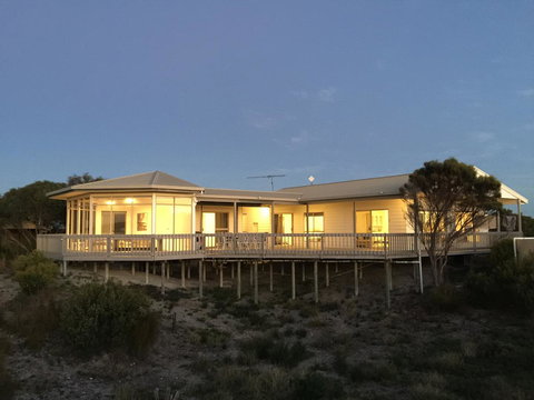 White Sands Holiday Retreat - Foster Accommodation 0