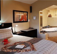 Romantic Getaways at Riverview Rise Retreats - Foster Accommodation