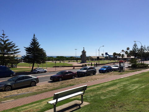 Adelaide - Semaphore Beach Front - Foster Accommodation 24