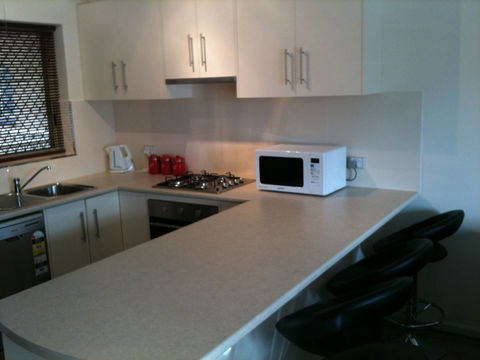 Adelaide - Semaphore Beach Front - Foster Accommodation 11