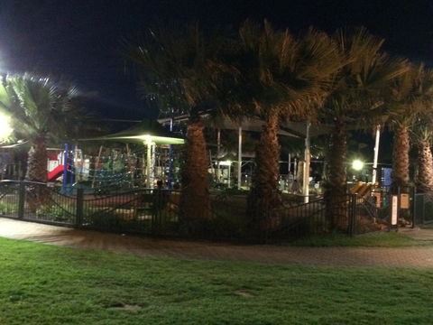 Adelaide - Semaphore Beach Front - Foster Accommodation 28