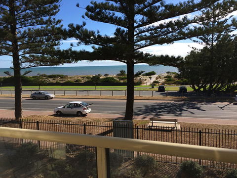 Adelaide - Semaphore Beach Front - Foster Accommodation 23