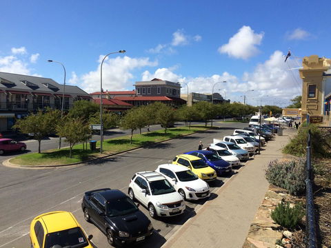 Adelaide - Semaphore Beach Front - Foster Accommodation 26