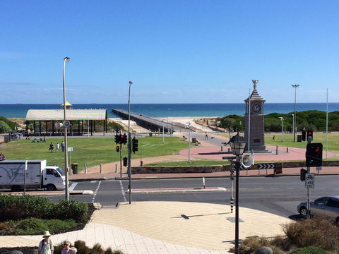 Adelaide - Semaphore Beach Front - Foster Accommodation 25