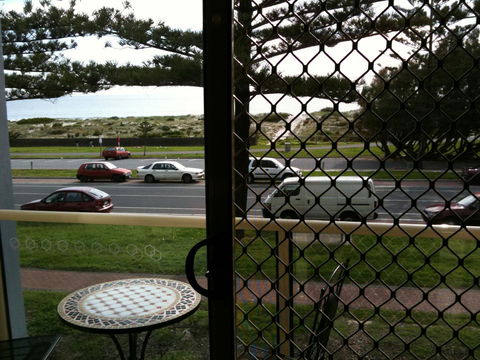 Adelaide - Semaphore Beach Front - Foster Accommodation 9