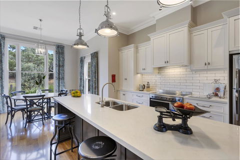 Grandview Accommodation - The Elm Tree Apartments - Foster Accommodation 15