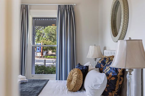 Grandview Accommodation - The Elm Tree Apartments - Foster Accommodation 11