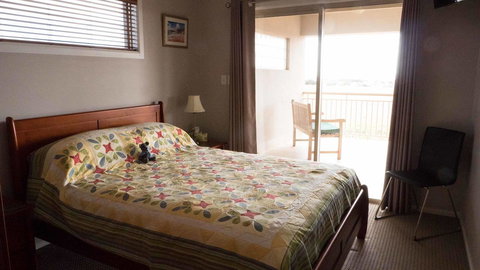 Rezare House Bed & Breakfast - Foster Accommodation 15