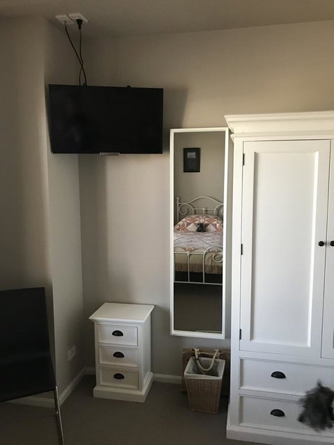 Rezare House Bed & Breakfast - Foster Accommodation 10