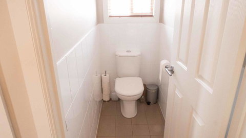 Rezare House Bed & Breakfast - Foster Accommodation 23