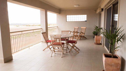 Rezare House Bed & Breakfast - Foster Accommodation 16