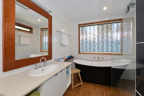 Trafalgar Premium Vintage Suites - Foster Accommodation 5