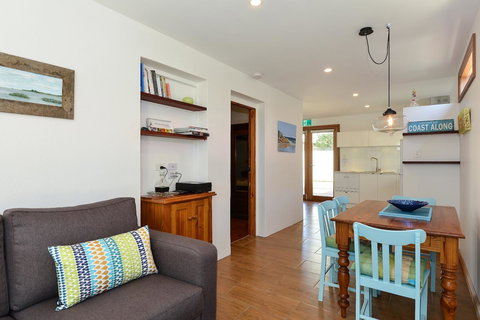 Trafalgar Premium Vintage Suites - Foster Accommodation 20