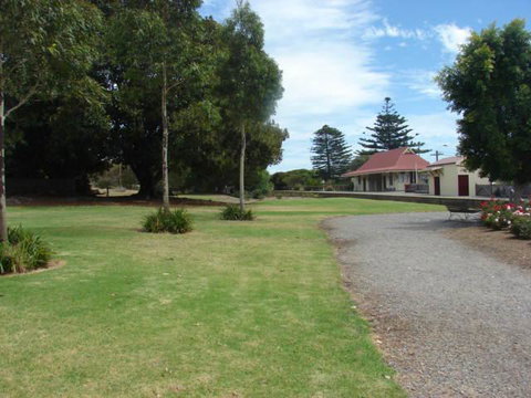 Trafalgar Premium Vintage Suites - Foster Accommodation 28