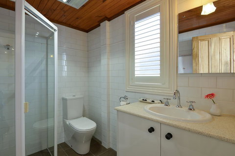 Trafalgar Premium Vintage Suites - Foster Accommodation 16