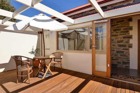 Trafalgar Premium Vintage Suites - Foster Accommodation 13