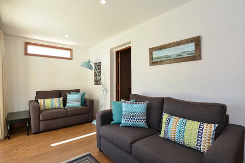 Trafalgar Premium Vintage Suites - Foster Accommodation 21