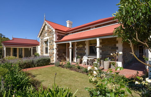 Trafalgar Premium Vintage Suites - Foster Accommodation 0