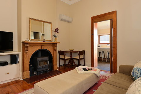 Trafalgar Premium Vintage Suites - Foster Accommodation 18