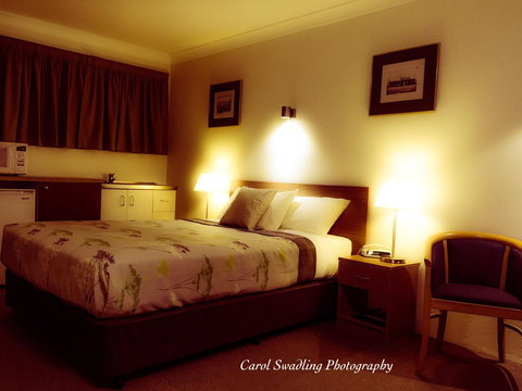 Ten Dollar Town Motel - Foster Accommodation 4