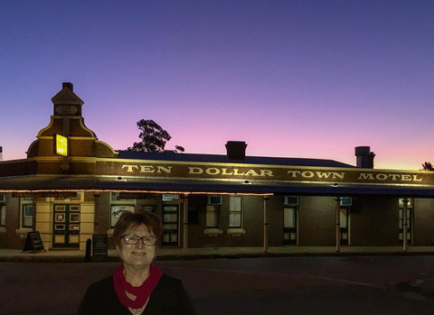 Ten Dollar Town Motel - Foster Accommodation 27