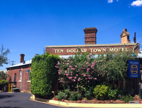 Ten Dollar Town Motel - Foster Accommodation 24